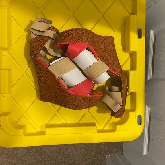 Multiple colored open toe strapped wedges - Picture 1 of 6
